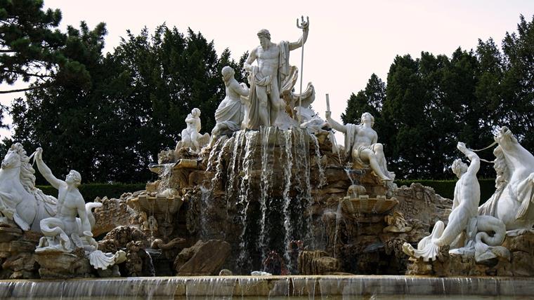 O famoso poço de Neptune: Palácio de Schönbrunn, Viena – Áustria