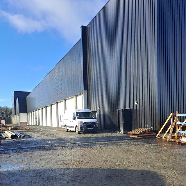 Vista exterior de unidade de produção e armazenamento de massas folhadas | © GH HERVOUET